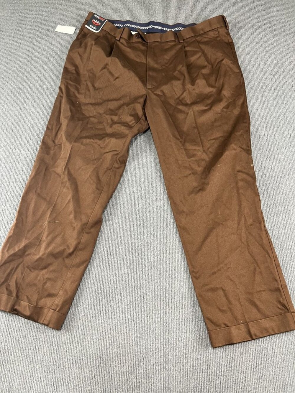 NWT TravelSmart Mens Pleated Classic Fit Brown Pants 42x30 CoreComfort Waistband